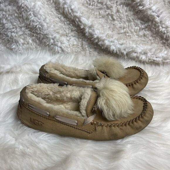 UGG Australia Dakota Pom Moccasins khaki size 9. - Picture 3 of 10